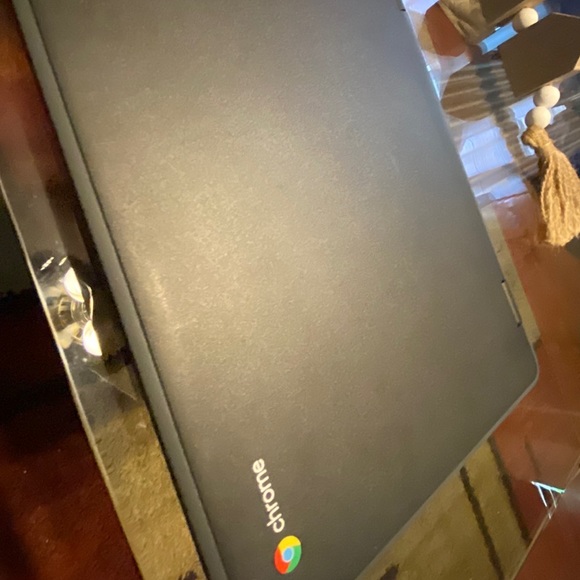 HP Touchscreen 11.6’ Chromebook. - Picture 3 of 3